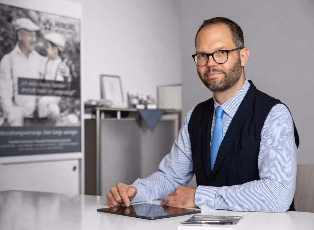 Timothy Kolb am Schreibtisch